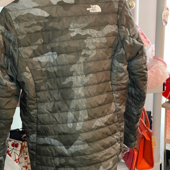 The North Face xlg girls size 18 Black and Gray Camouflage Ski Jacket reversible - Picture 14 of 16